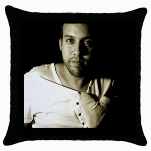 http://www.starsonstuff.com/11404-thickbox/maceo-plex-cushion-cover.jpg