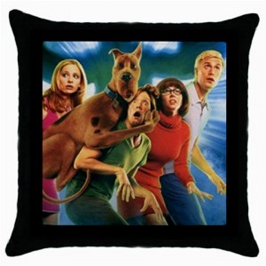 http://www.starsonstuff.com/11433-thickbox/scooby-doo-cushion-cover.jpg