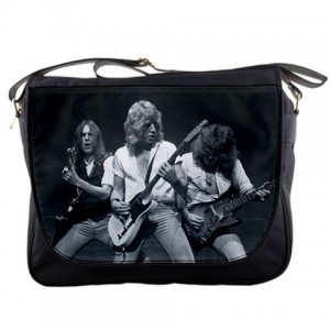 http://www.starsonstuff.com/11542-thickbox/status-quo-messenger-bag.jpg