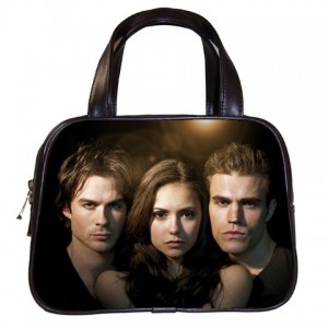 http://www.starsonstuff.com/1233-1551-thickbox/the-vampire-diaries-classic-handbag.jpg