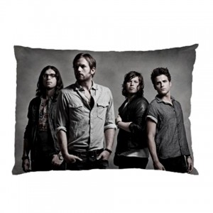 http://www.starsonstuff.com/12809-thickbox/kings-of-leon-pillow-case.jpg