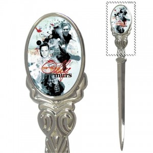 http://www.starsonstuff.com/13354-thickbox/olly-murs-letter-opener.jpg