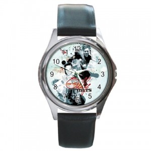 http://www.starsonstuff.com/13418-thickbox/olly-murs-silver-tone-round-metal-watch.jpg