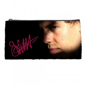 http://www.starsonstuff.com/1540-1849-thickbox/sebastian-vettel-signature-high-quality-pencil-case.jpg