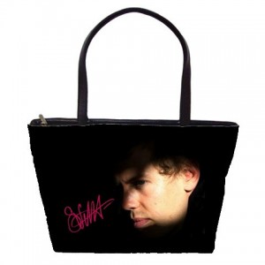 http://www.starsonstuff.com/1567-1873-thickbox/sebastian-vettel-signature-classic-shoulder-bag.jpg