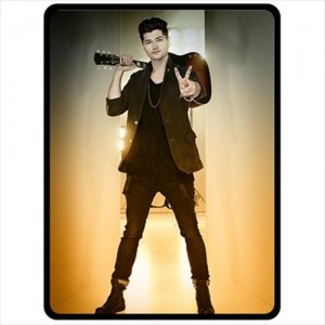 http://www.starsonstuff.com/17199-thickbox/danny-o-donaghue-the-script-large-throw-fleece-blanket.jpg