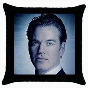 http://www.starsonstuff.com/17793-thickbox/ncis-dinozzo-cushion-cover.jpg