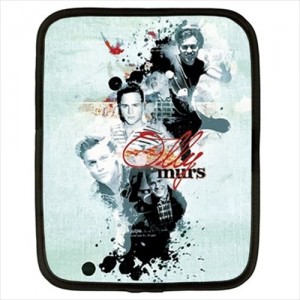 http://www.starsonstuff.com/18240-thickbox/olly-murs-13-netbook-laptop-case.jpg