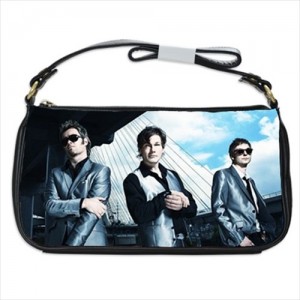 http://www.starsonstuff.com/18733-thickbox/a-ha-morten-harket-shoulder-clutch-bag.jpg
