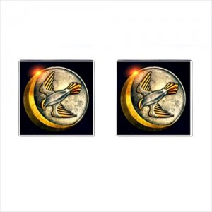 http://www.starsonstuff.com/19659-thickbox/game-of-thrones-arryn-cufflinks-square.jpg