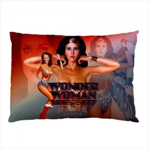 http://www.starsonstuff.com/19787-thickbox/wonder-woman-pillow-case.jpg