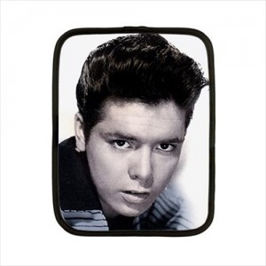 http://www.starsonstuff.com/20228-thickbox/cliff-richard-7-netbook-laptop-case.jpg