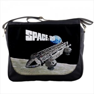http://www.starsonstuff.com/21754-thickbox/space-1999-messenger-bag.jpg