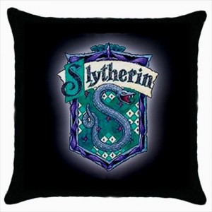 http://www.starsonstuff.com/22680-thickbox/harry-potter-cushion-cover.jpg