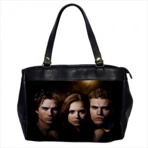 http://www.starsonstuff.com/23883-thickbox/the-vampire-diaries-oversize-office-handbag.jpg