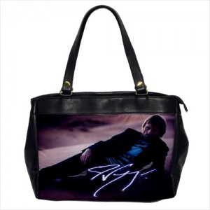 http://www.starsonstuff.com/23899-thickbox/viggo-mortensen-oversize-office-handbag.jpg