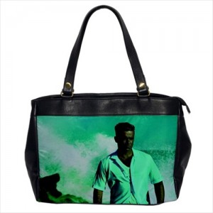 http://www.starsonstuff.com/23903-thickbox/robbie-williams-oversize-office-handbag.jpg