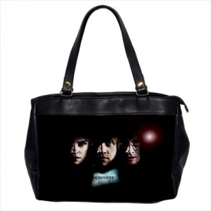 http://www.starsonstuff.com/23910-thickbox/harry-potter-oversize-office-handbag.jpg