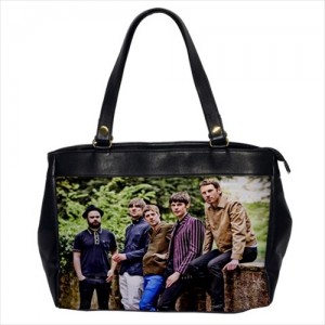 http://www.starsonstuff.com/23930-thickbox/kaiser-chiefs-oversize-office-handbag.jpg