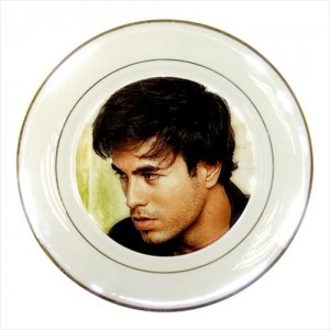 http://www.starsonstuff.com/24158-thickbox/enrique-iglesias-porcelain-plate.jpg