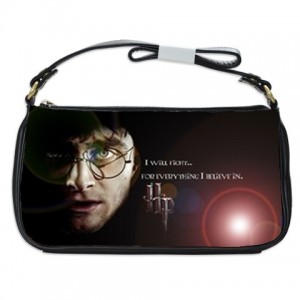 http://www.starsonstuff.com/2786-thickbox/harry-potter-clutch-bag.jpg