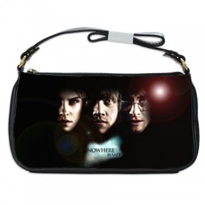 http://www.starsonstuff.com/2787-thickbox/harry-potter-clutch-bag.jpg