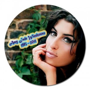 http://www.starsonstuff.com/3280-thickbox/amy-winehouse-5-round-magnet.jpg