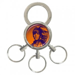 http://www.starsonstuff.com/3907-thickbox/justin-bieber-3-ring-keyring.jpg