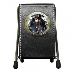 http://www.starsonstuff.com/4035-thickbox/johnny-depp-jack-sparrow-desktop-clock-pen-holder.jpg