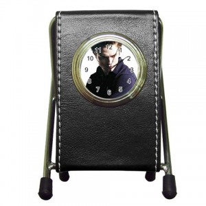 http://www.starsonstuff.com/4219-thickbox/robert-pattinson-desktop-clock-pen-holder.jpg