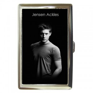 http://www.starsonstuff.com/4539-thickbox/jensen-ackles-supernatural-cigarette-money-case-.jpg