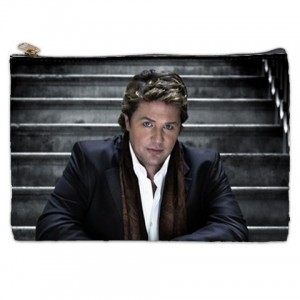 http://www.starsonstuff.com/462-539-thickbox/michael-ball-large-cosmetic-bag.jpg