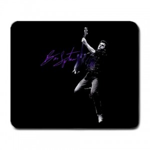 http://www.starsonstuff.com/5327-thickbox/bruce-springsteen-signature-large-mousemat.jpg