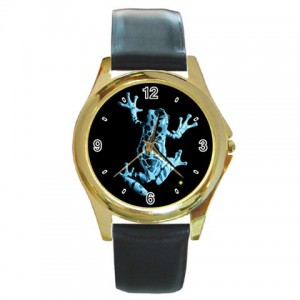 http://www.starsonstuff.com/5507-thickbox/the-fringe-glyph-gold-tone-metal-watch.jpg