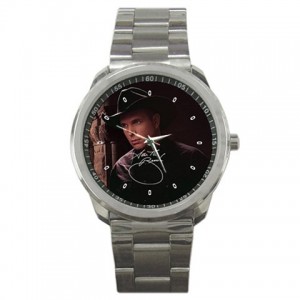 http://www.starsonstuff.com/6076-thickbox/garth-brooks-signature-sports-style-watch.jpg