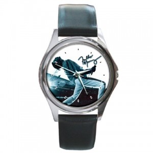 http://www.starsonstuff.com/6561-thickbox/queen-freddie-mercury-signature-silver-tone-round-metal-watch.jpg