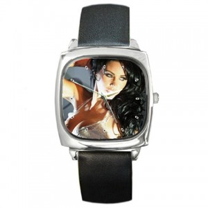 http://www.starsonstuff.com/6625-thickbox/katie-price-jordan-square-metal-watch.jpg