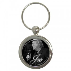 http://www.starsonstuff.com/7691-thickbox/joe-longthorne-round-keyring.jpg