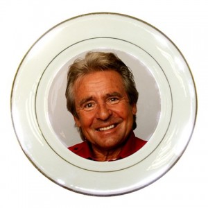 http://www.starsonstuff.com/7784-thickbox/davy-jones-the-monkees-porcelain-plate.jpg