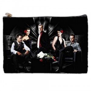 http://www.starsonstuff.com/8020-thickbox/ncis-large-cosmetic-bag.jpg