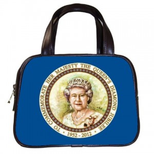 http://www.starsonstuff.com/8410-thickbox/queen-elizabeth-ii-diamond-jubilee-60-years-classic-handbag.jpg