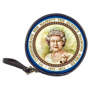 http://www.starsonstuff.com/8414-thickbox/queen-elizabeth-ii-diamond-jubilee-60-years-20-cd-dvd-storage-wallet.jpg