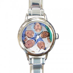 http://www.starsonstuff.com/8971-thickbox/scrubs-round-italian-charm-watch.jpg