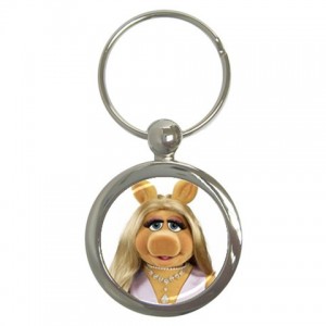 http://www.starsonstuff.com/9406-thickbox/the-muppets-miss-piggy-round-keyring.jpg