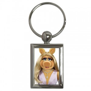 http://www.starsonstuff.com/9408-thickbox/the-muppets-miss-piggy-rectangle-keyring.jpg