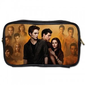 http://www.starsonstuff.com/957-1213-thickbox/twilight-new-moon-toiletries-bag.jpg